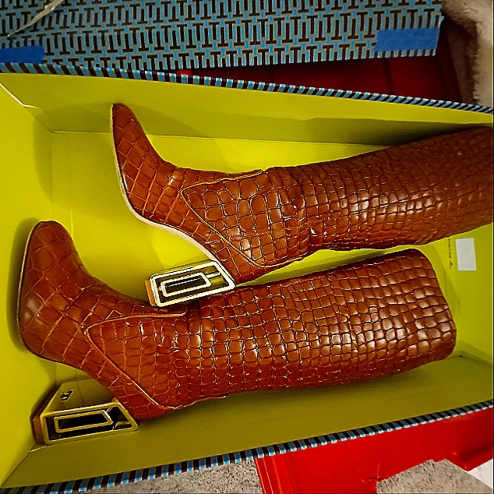 Boots - Picture 6 of 8